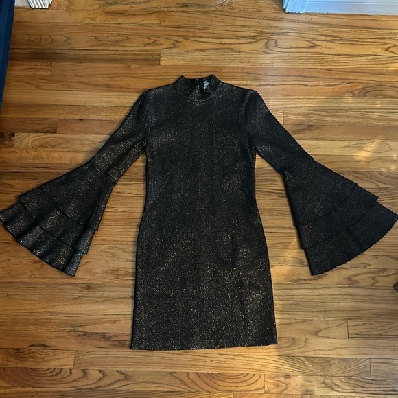 Cynthia Rowley Natasha Bell Sleeve Dress. New with tags, women size 6 US - Picture 1 of 5